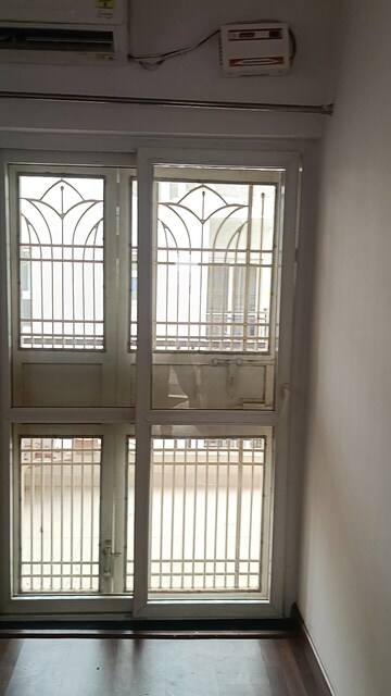 Room in 4 BHK Builder Floor at BPTP Parkland, Sector 75 – for Rent