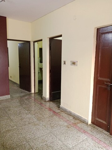 Room in 1 BHK Independent House at Sector 27 – for Rent
