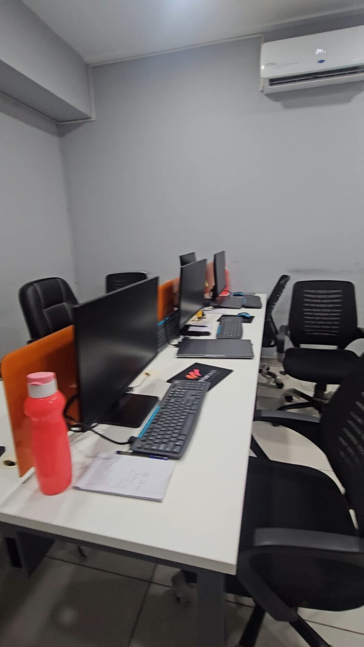 Team Area, gota Commercial Office Space 860 Sq.Ft. In Gota Ahmedabad 8750213