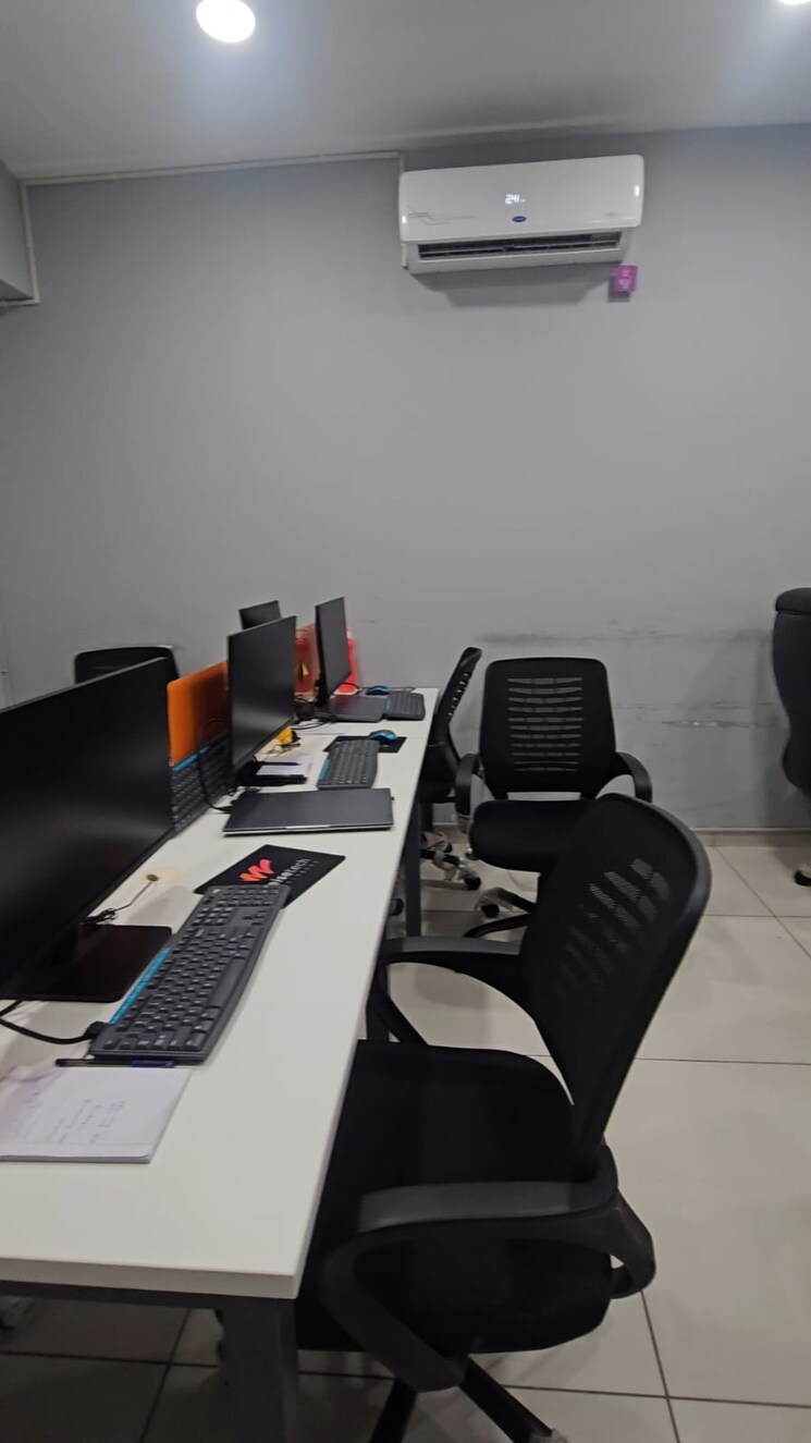 Team Area, gota Commercial Office Space 860 Sq.Ft. In Gota Ahmedabad 8750213