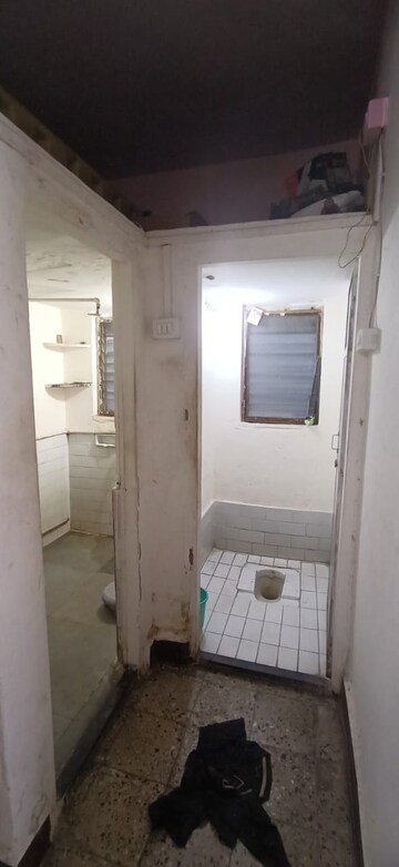 Bathroom in 1 BHK Apartment at Dombivli East – for Rent