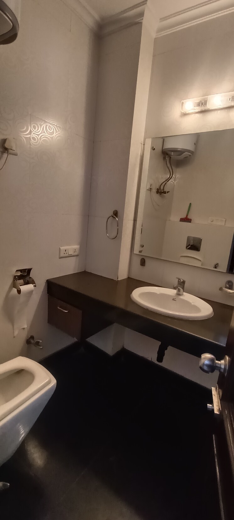 Attached Bathroom, kalkaji 3.5 Bedroom 1800 Sq.Ft. Builder Floor In Kalkaji Delhi 8750284