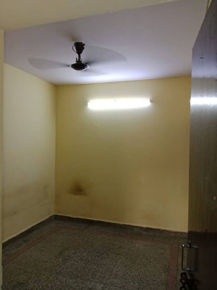 Room, sector 27 2 Bedroom 1100 Sq.Ft. Independent House In Sector 27 Noida 8750294