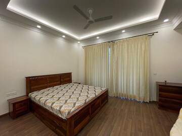Master Bedroom in 4 BHK Builder Floor at BPTP Amstoria, Sector 102 – for Rent