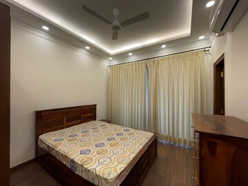 Master Bedroom in 4 BHK Builder Floor at BPTP Amstoria, Sector 102 – for Rent