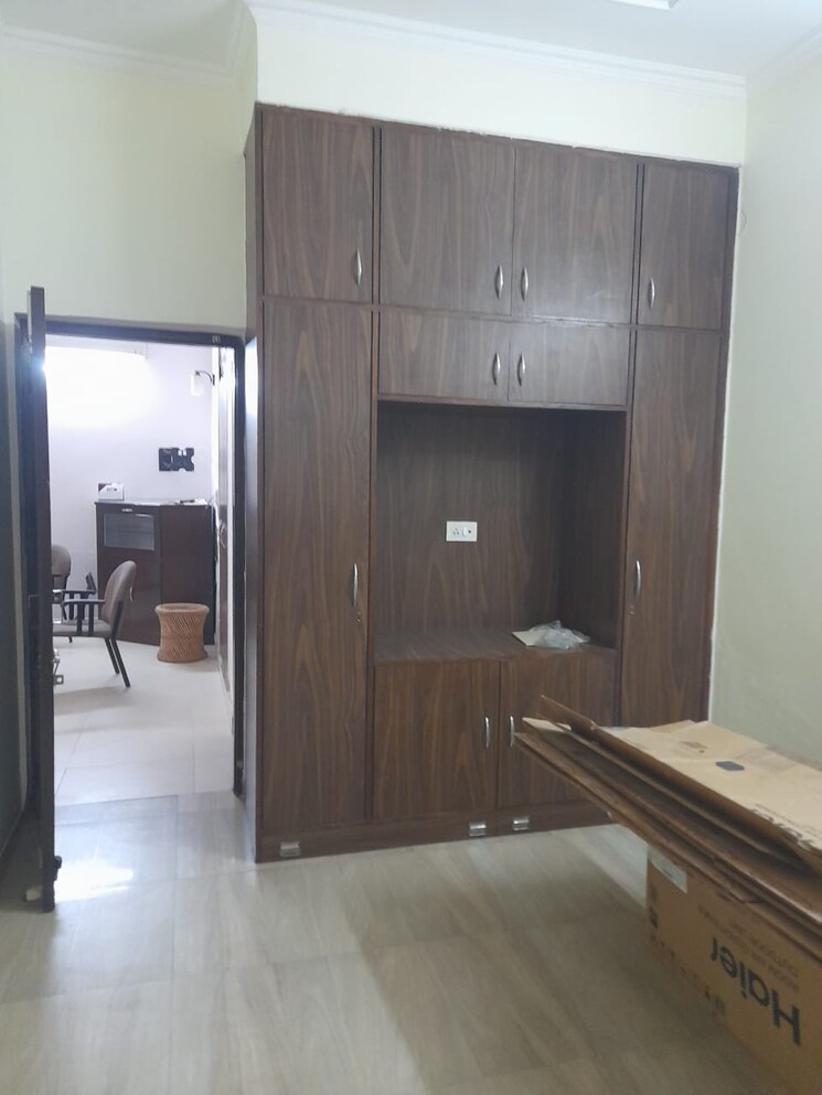 Room, sector 23a 3 Bedroom 263 Sq.Yd. Builder Floor In Sector 23a Gurgaon 8750414