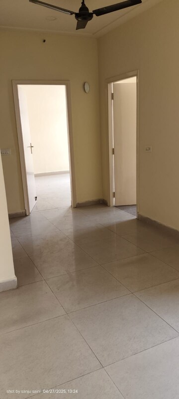 Room in 2 BHK Apartment at Gaur City 2 - 16th Avenue, Sector 16c Greater Noida – for Rent
