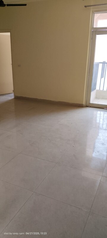 Room in 2 BHK Apartment at Gaur City 2 - 16th Avenue, Sector 16c Greater Noida – for Rent