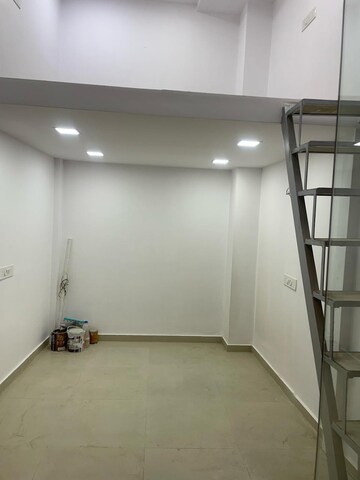 Room in  Office Space at Rustomjee Eaze Zone Mall, Malad West – for Rent