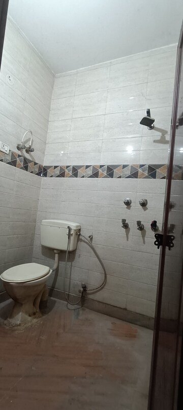 Bathroom in 2 BHK Builder Floor at Mayur Vihar Phase 1 – for Rent