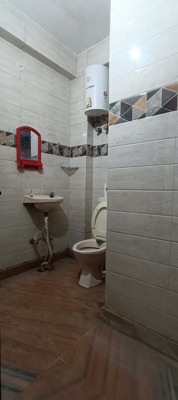 Bathroom in 2 BHK Builder Floor at Mayur Vihar Phase 1 – for Rent