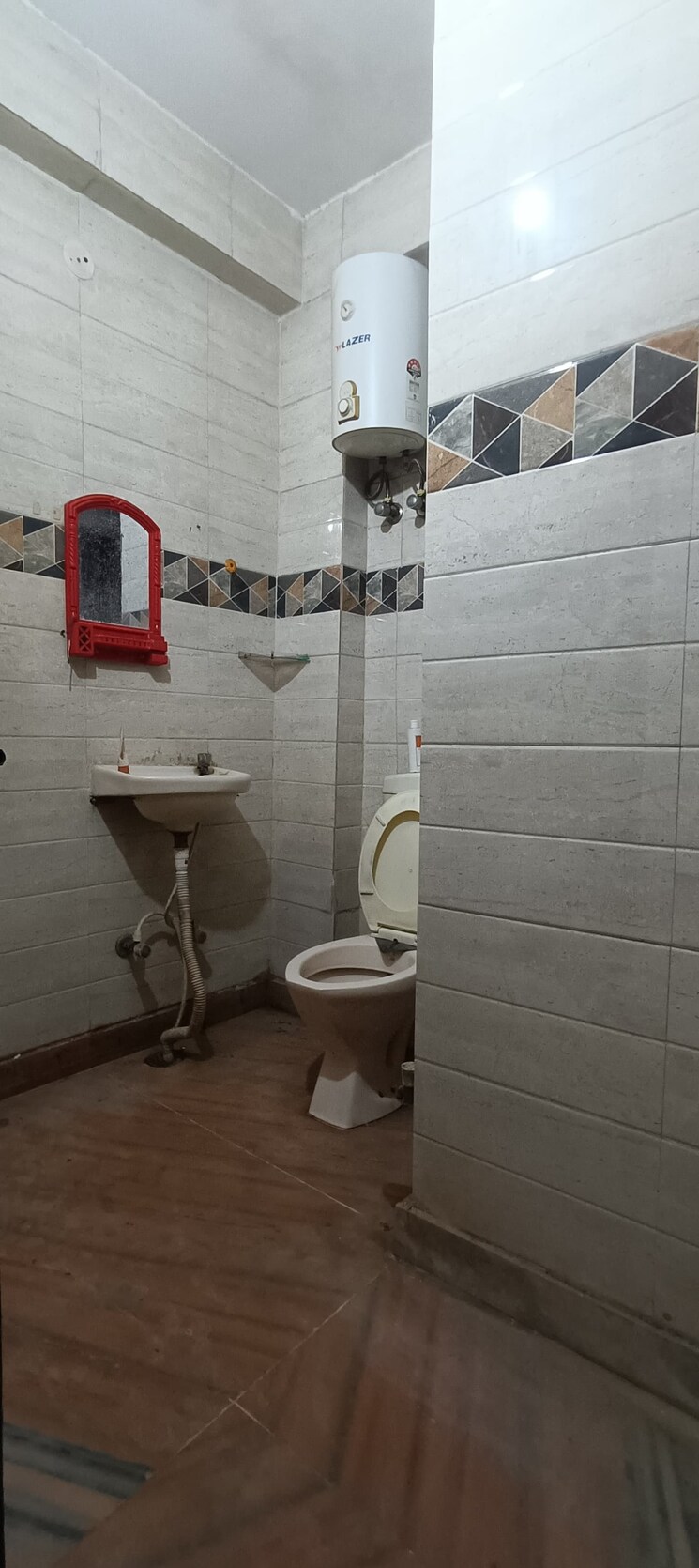 Bathroom, mayur vihar phase 1 2 Bedroom 768 Sq.Ft. Builder Floor In Mayur Vihar Phase 1 Delhi 8750561