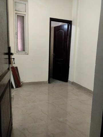 Room in 2.5 BHK Apartment at Sikka Karmic Greens, Sector 78 – for Rent
