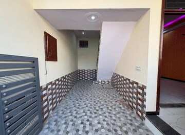  3 BHK Builder Floor at Sector 33 – for Rent