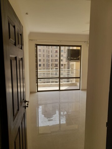 Room in 2 BHK Apartment at Unitech Fresco, Sector 50 – for Rent