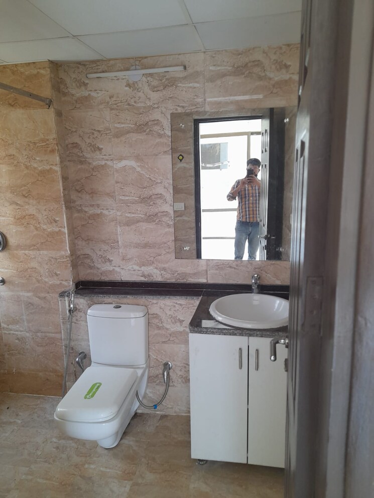 Bathroom, unitech-fresco 2 Bedroom 1418 Sq.Ft. Apartment In Sector 50 Gurgaon 8750542