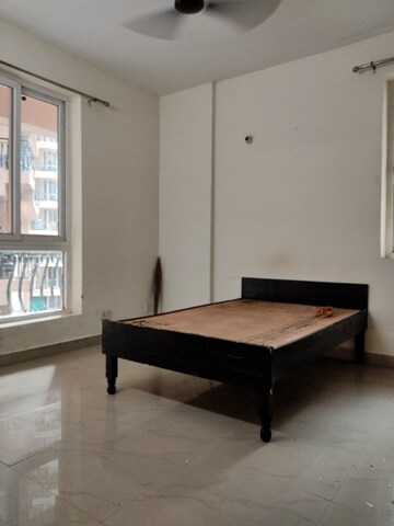 Room in 2.5 BHK Apartment at Sikka Karmic Greens, Sector 78 – for Rent