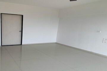 Room in 2 BHK Apartment at Mayfair The View, Vikhroli West – for Sale