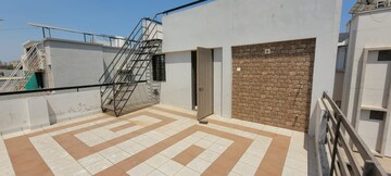Room in 4 BHK Independent House at Bhayli – for Sale