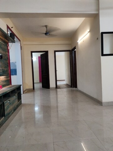 Room in 3.5 BHK Apartment at Sikka Karmic Greens, Sector 78 – for Rent