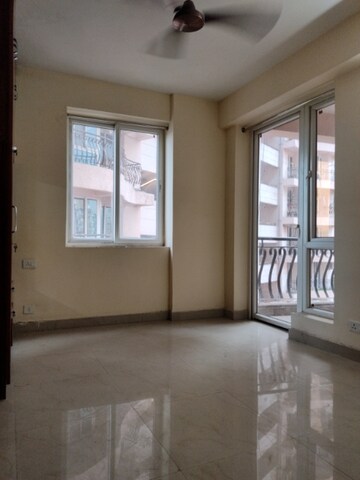 Room in 3.5 BHK Apartment at Sikka Karmic Greens, Sector 78 – for Rent