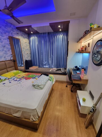 Room in 3 BHK Apartment at Oberoi Exquisite Goregaon, Goregaon East – for Rent