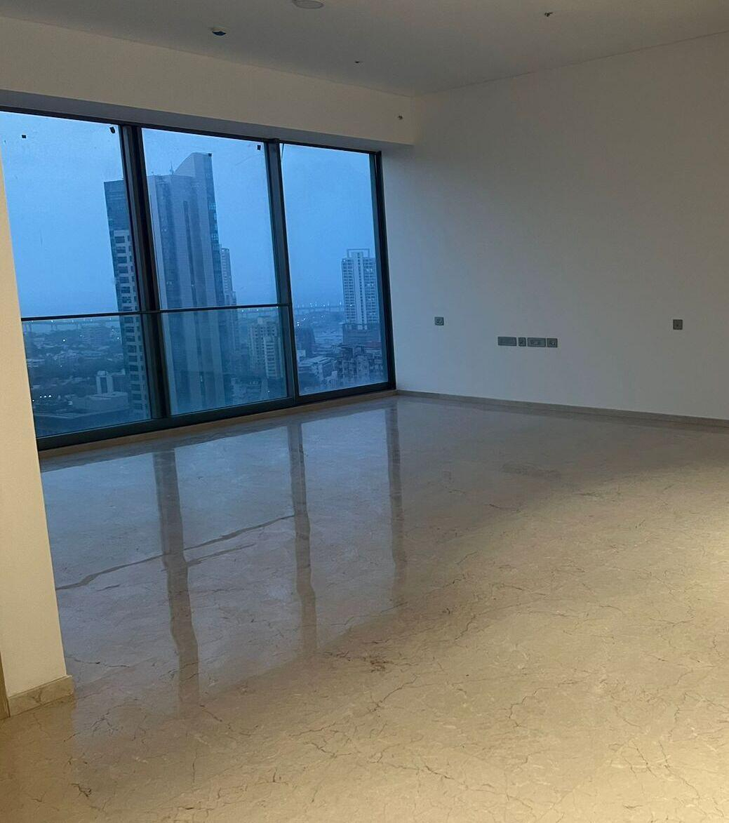 5 BHK + Servant Room Apartment For Sale in Rustomjee Crown