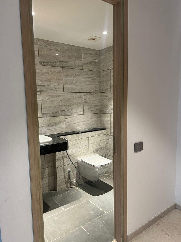 Bathroom, rustomjee-crown 5 Bedroom 3090 Sq.Ft. Apartment In Prabhadevi Mumbai 8750792