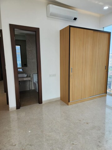 Room in 4 BHK Apartment at Rustomjee Crown, Prabhadevi – for Rent