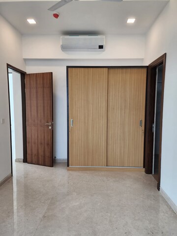 Room in 4 BHK Apartment at Rustomjee Crown, Prabhadevi – for Rent