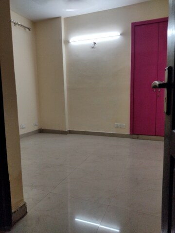 Room in 3.5 BHK Apartment at Sikka Karmic Greens, Sector 78 – for Rent
