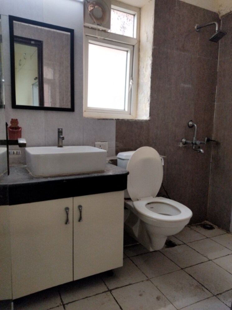 Bathroom, sikka-karmic-greens 3.5 Bedroom 1510 Sq.Ft. Apartment In Sector 78 Noida 8751044