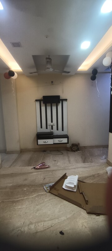 Room in 2.5 BHK Builder Floor at Ashok Nagar – for Rent