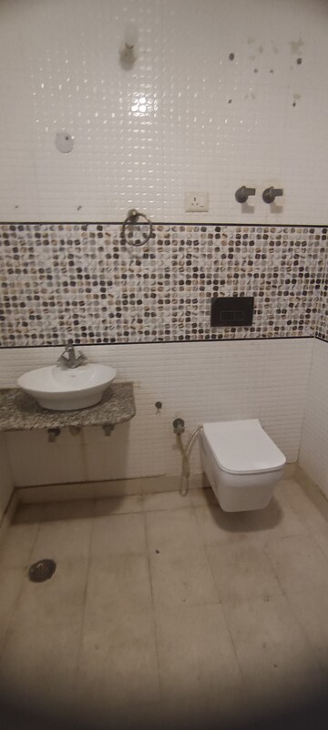 Bathroom in 2.5 BHK Builder Floor at Ashok Nagar – for Rent