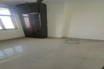 Room in 2 BHK Apartment at Mayur Vihar Phase 1 – for Rent