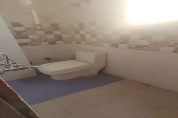 Bathroom in 2 BHK Apartment at Mayur Vihar Phase 1 – for Rent