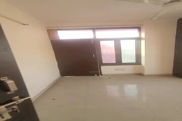 Room in 2 BHK Apartment at Mayur Vihar Phase 1 – for Rent