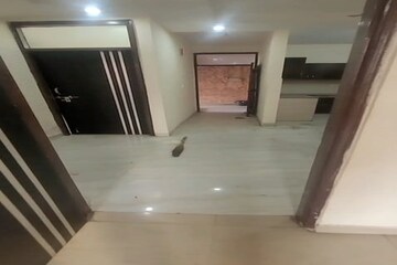 Room in 2 BHK Apartment at Mayur Vihar Phase 1 – for Rent