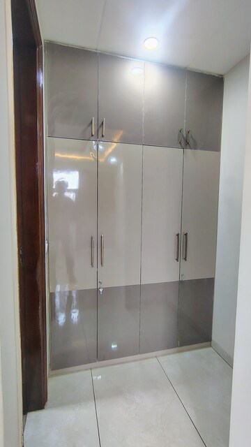 Furnished Amenities in 3 BHK Builder Floor at Hong Kong Bazaar, Sector 57 – for Rent