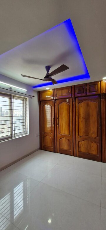 Bedroom in 3 BHK Builder Floor at Kondapur – for Rent