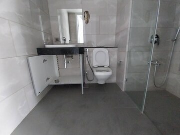 Bathroom in 5 BHK Apartment at Rustomjee Crown, Prabhadevi – for Rent