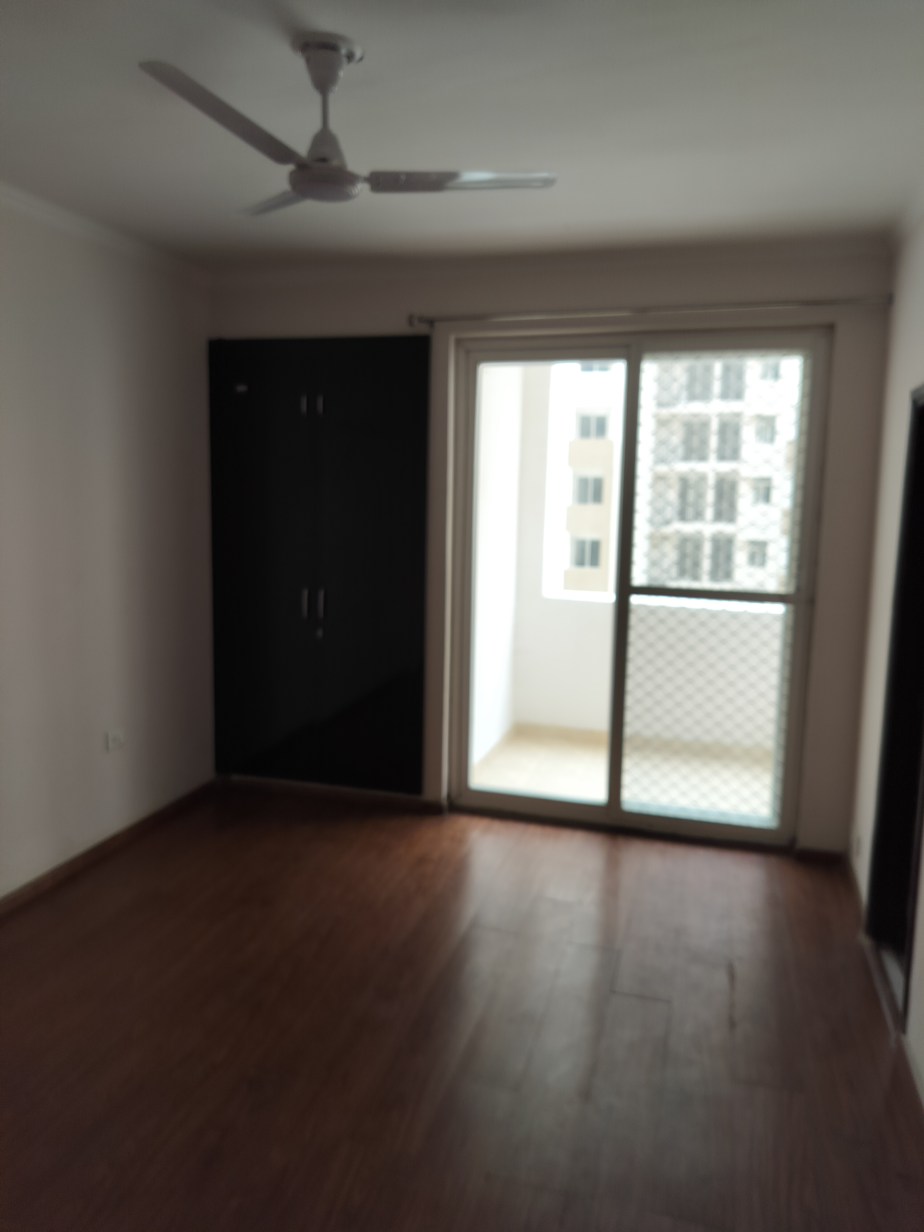 2 BHK Apartment For Sale in Amrapali Leisure Park