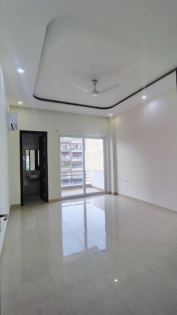 Room in 3 BHK Builder Floor at Hong Kong Bazaar, Sector 57 – for Rent