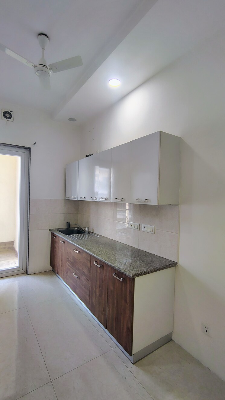 Kitchen, hong-kong-bazaar 3 Bedroom 2700 Sq.Ft. Builder Floor In Sector 57 Gurgaon 8751192