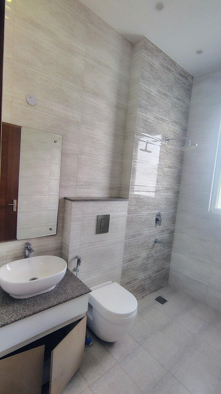 Bathroom, hong-kong-bazaar 3 Bedroom 2700 Sq.Ft. Builder Floor In Sector 57 Gurgaon 8751192