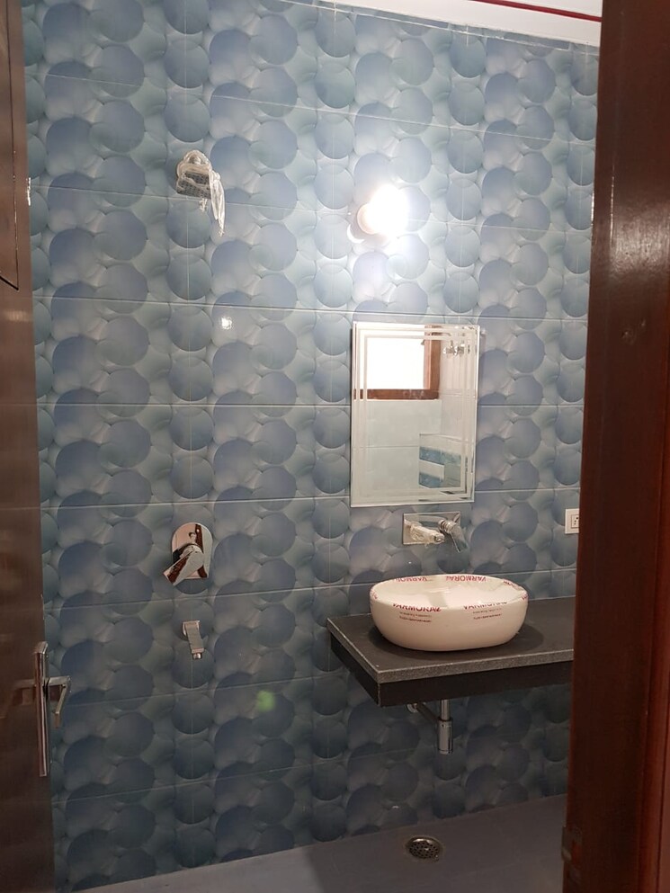 Bathroom, ansal-plaza-sector-23 3 Bedroom 1200 Sq.Ft. Builder Floor In Sector 23 Gurgaon 8751176