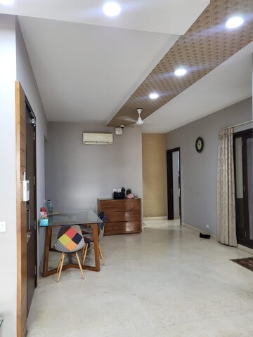 Building Lobby in 3 BHK Builder Floor at Eros Rosewood City, Sector 49 – for Rent