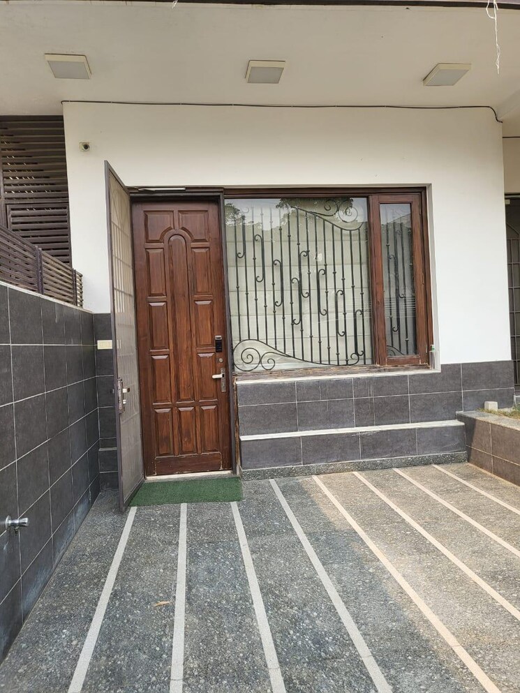 Room, eros-rosewood-city 3 Bedroom 300 Sq.Yd. Builder Floor In Sector 49 Gurgaon 8751259