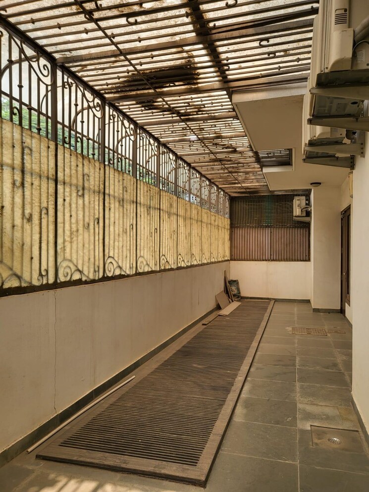 Balcony, eros-rosewood-city 3 Bedroom 300 Sq.Yd. Builder Floor In Sector 49 Gurgaon 8751259