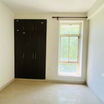 Room in 3 BHK Builder Floor at Omaxe Silver Birch, Mullanpur – for Sale